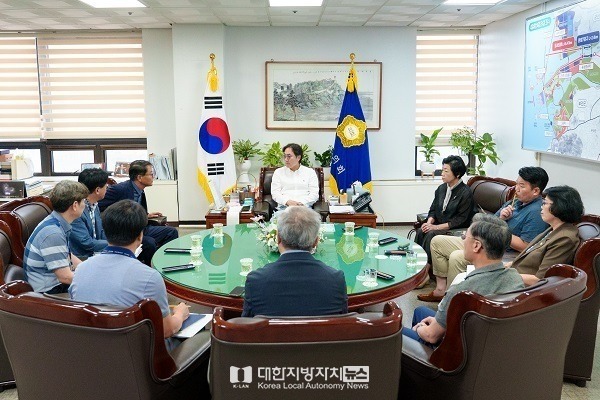 군산시의회, 새만금신항 관할권 결정 대비 긴급 전략회의 개최